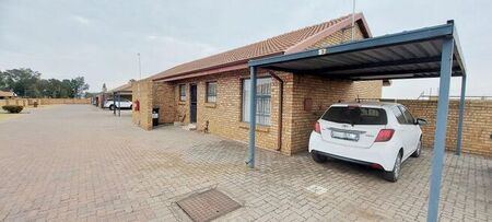 2 Bedroom townhouse - sectional to rent in Riversdale, Meyerton