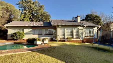 4 Bedroom house to rent in Florida Glen, Roodepoort