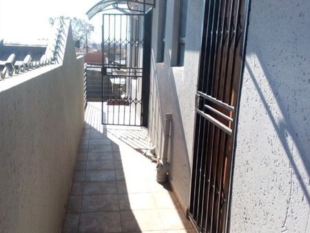 Studio apartment in Protea Glen