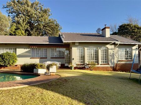 4 Bedroom House in Florida Glen