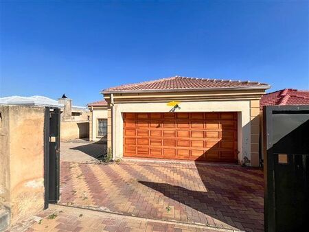 3 Bedroom House in Cosmo City