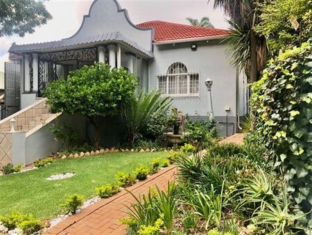 3 Bedroom House in Kensington