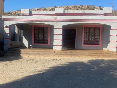 4 Bedroom House in Bezuidenhout Valley