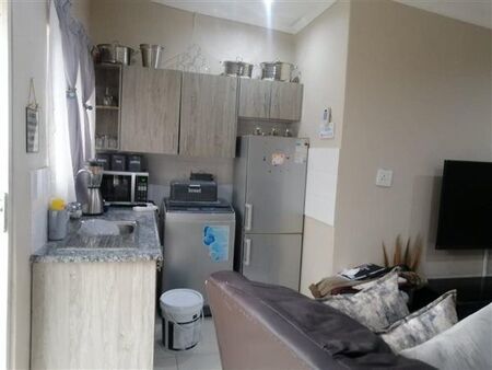 1 Bedroom House in Kensington