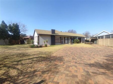 3 Bedroom House in Risiville