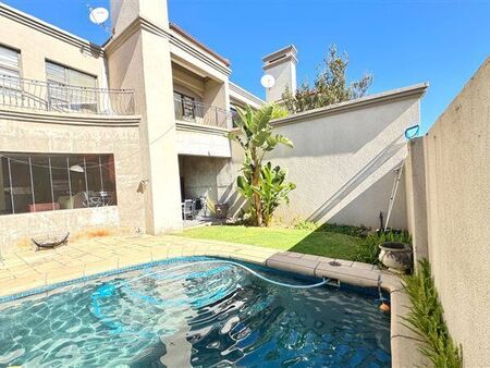 2 Bedroom Apartment in Sunninghill