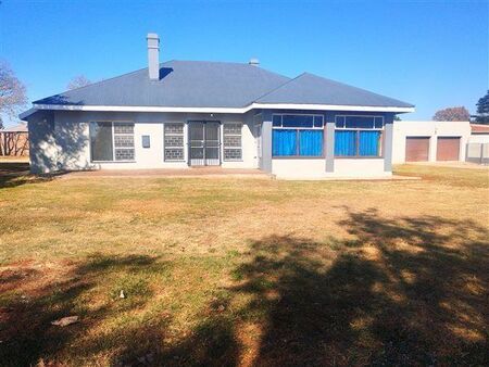 4 Bedroom House in Daggafontein