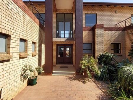 7 Bedroom House in Glen Marais