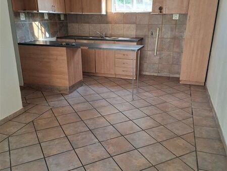 2 Bedroom Flat in Van Riebeeck Park