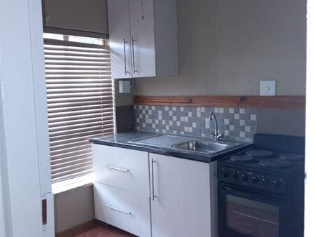 Bachelor apartment in Birchleigh North