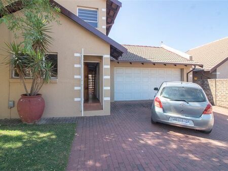 4 Bedroom House in Glen Marais