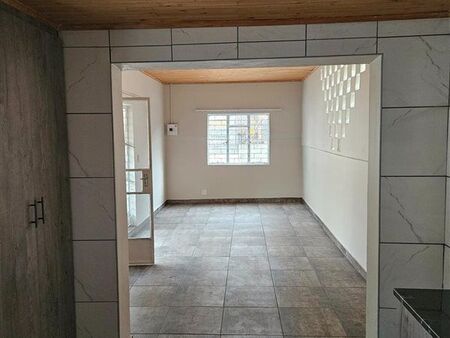 Bachelor apartment in Alberton