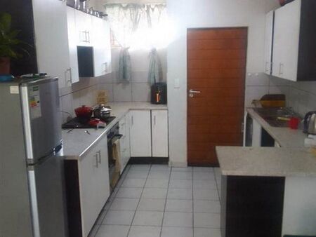 3 Bedroom Apartment in Rooihuiskraal