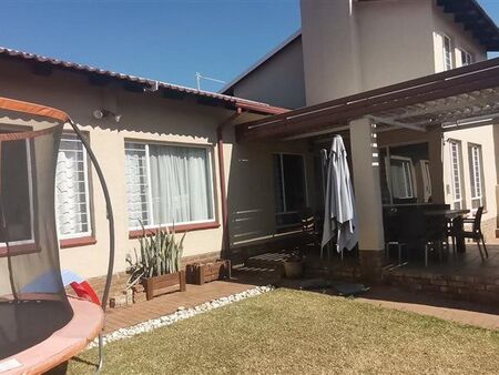 3 Bedroom Townhouse in Eldoraigne