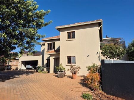 5 Bedroom House in Eldo Meadows