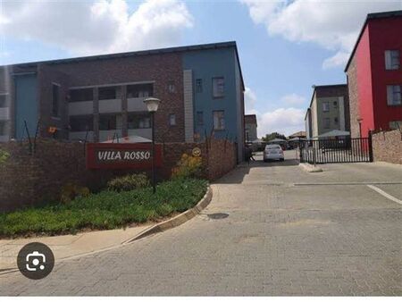3 Bedroom Apartment in Rooihuiskraal North