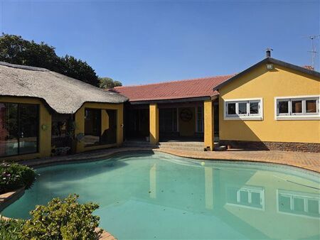4 Bedroom House in Rooihuiskraal