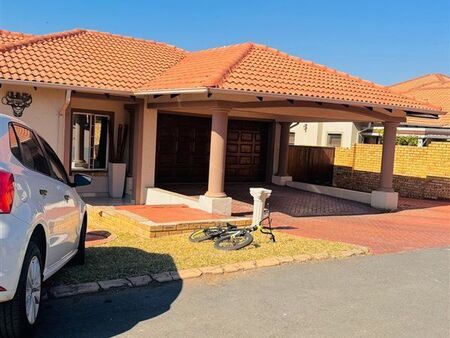 5 Bedroom House in Thatchfield
