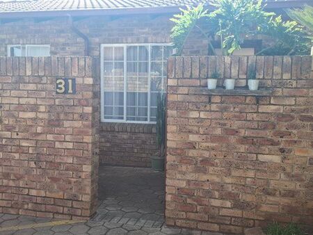 2 Bedroom Townhouse in Rooihuiskraal North