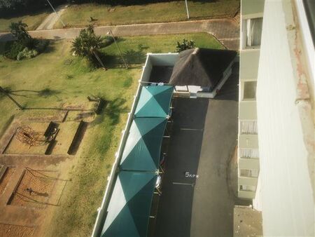 2 Bedroom Apartment in Amanzimtoti