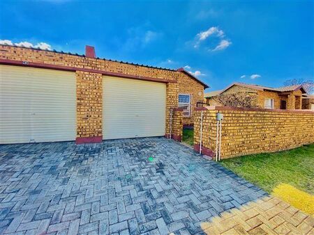2 Bedroom Townhouse in Honey Park