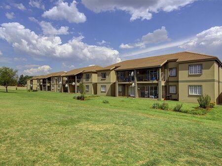 3 Bedroom Townhouse in Roodekrans