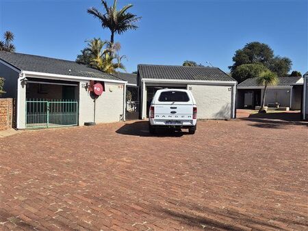 3 Bedroom Duet in Elarduspark