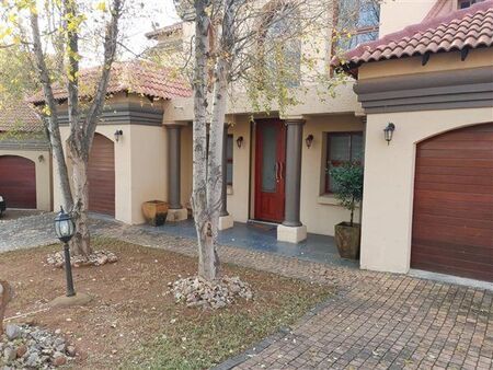 5 Bedroom House in Waterkloof Ridge