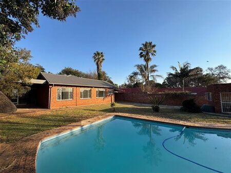 3 Bedroom House in Elarduspark