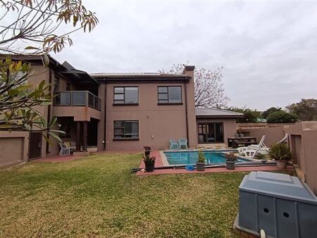 4 Bedroom House in Montana Park