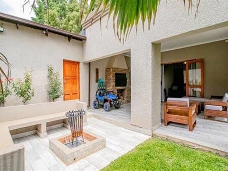 4 Bedroom House in Sinoville