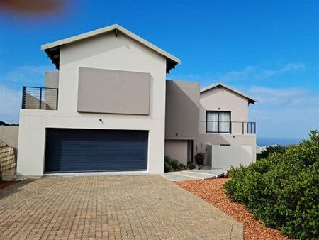 4 Bedroom House in Pinnacle Point Golf Estate