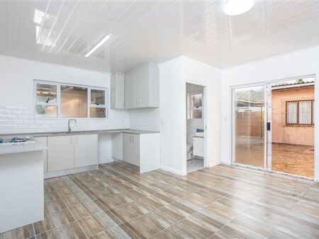 1 Bedroom House in Lansdowne