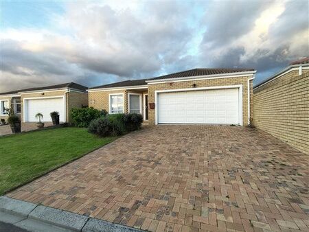 3 Bedroom House in Eikenbosch