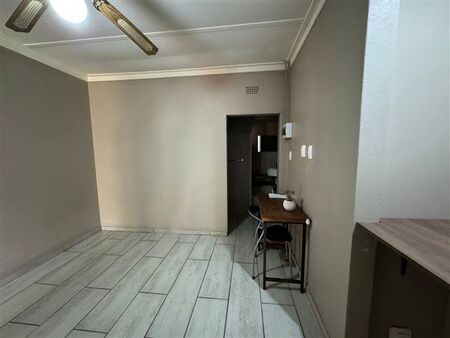 Bachelor apartment in El Toro Park