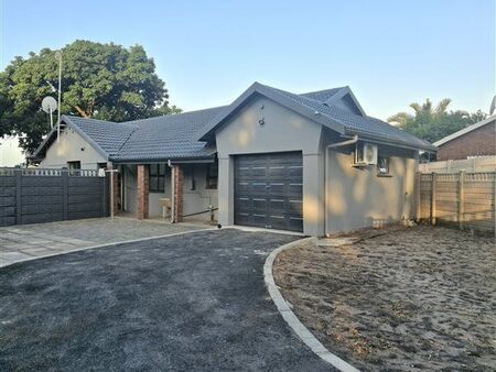 2 Bedroom House in Arboretum