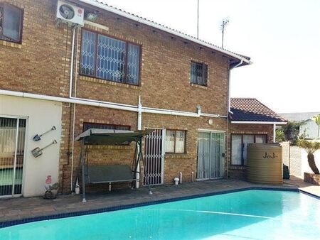 6 Bedroom House in Veld En Vlei