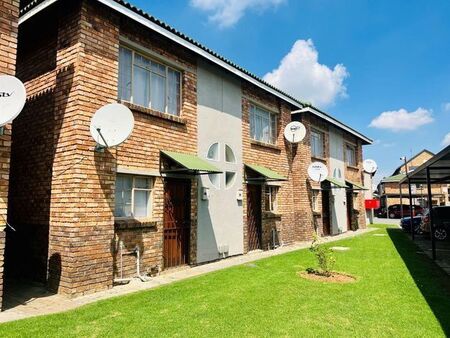 2 Bedroom townhouse - sectional to rent in Edleen, Kempton Park