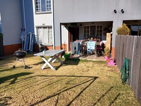 2 Bedroom townhouse - sectional to rent in Benoni North