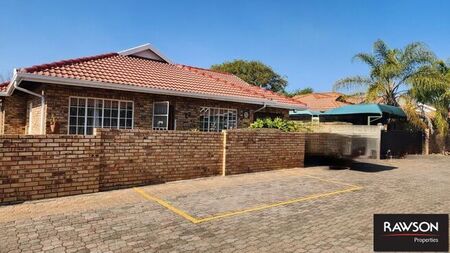 3 Bedroom townhouse - sectional to rent in Geelhoutpark, Rustenburg
