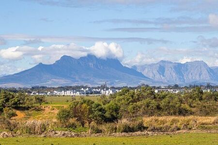 2 Bedroom apartment to rent in Uitzicht, Durbanville