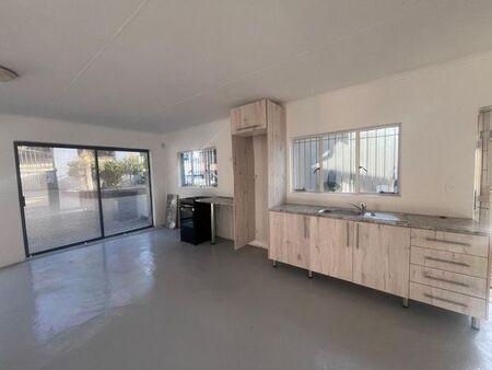 1 Bedroom cottage to rent in Wilro Park, Roodepoort