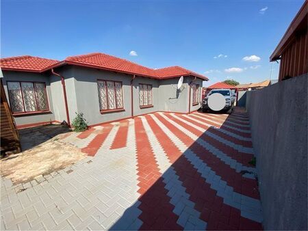 3 Bedroom House in The Orchards