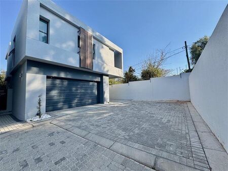 3 Bedroom Townhouse in Bryanston