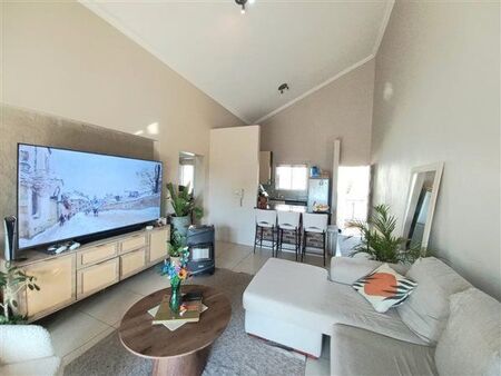 2 Bedroom Apartment in Parktown North