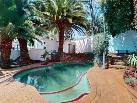 3 Bedroom House in Kensington