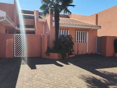 3 Bedroom Townhouse in Arcon Park
