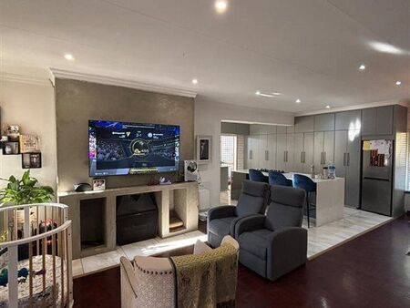3 Bedroom House in Highway Gardens