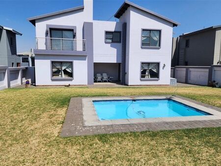 3 Bedroom House in Helderwyk