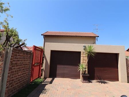 3 Bedroom House in Ravenswood